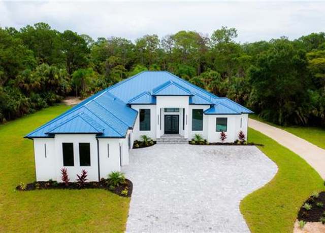 Property at 522 17th St SW, Naples, FL 34117, 5 beds, 4 baths