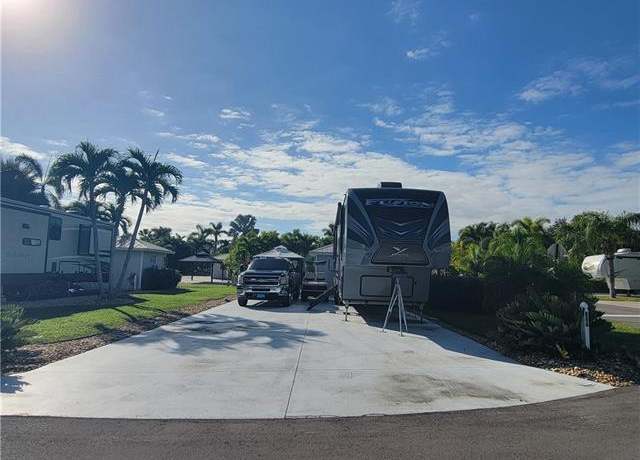 Property at 10002 Parkwood Dr, Fort Myers, FL 33905