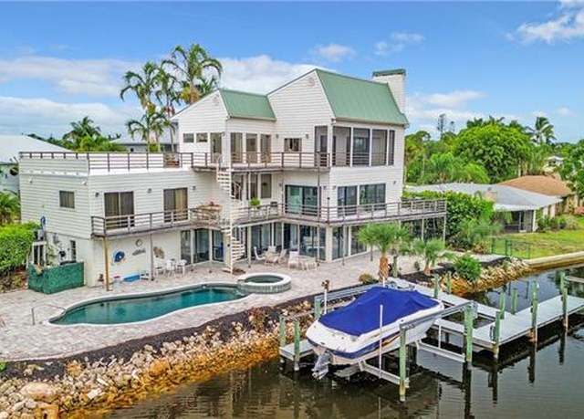 Property at 3766 Riviera Cir, Bonita Springs, FL 34134, 5 beds, 3.5 baths