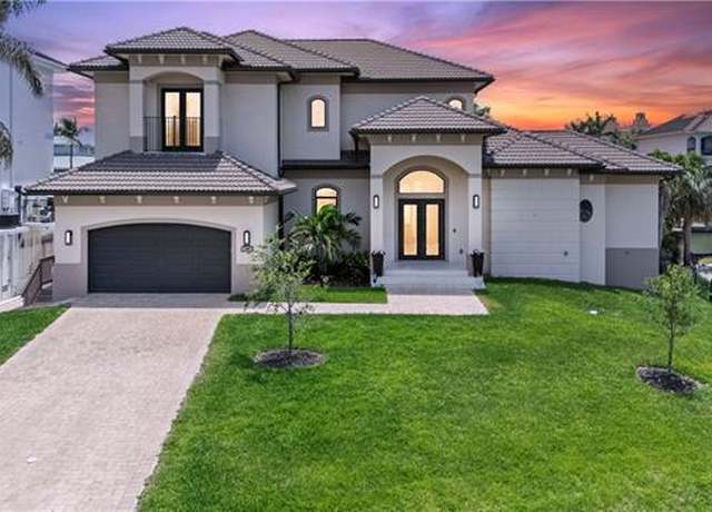 Property at 388 Pine Ave, Naples, FL 34108, 4 beds, 5.5 baths