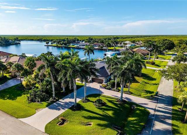 Property at 123 Newport Dr, Naples, FL 34114, 4 beds, 2.5 baths
