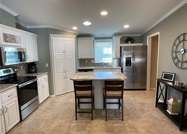 Property at 423 Palm Dr #313, Naples, FL 34114, 3 beds, 2 baths