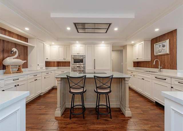 Property at 5601 Turtle Bay Dr #404, Naples, FL 34108, 3 beds, 3 baths