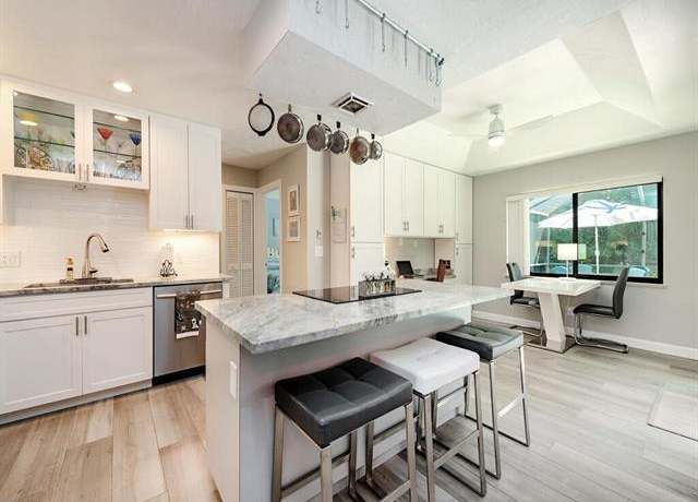 Property at 354 Hidden Valley Dr, Naples, FL 34113, 3 beds, 2.5 baths
