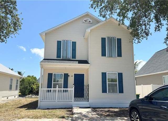 Property at 146 Leawood Cir, Naples, FL 34104, 3 beds, 3 baths