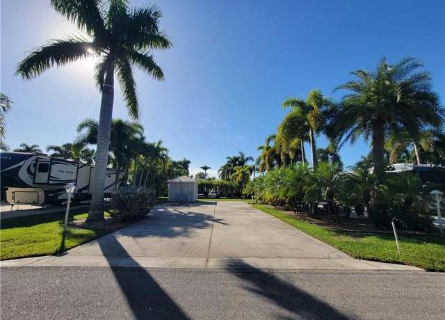 Property at 10130 Sunnywood Ct, Fort Myers, FL 33905