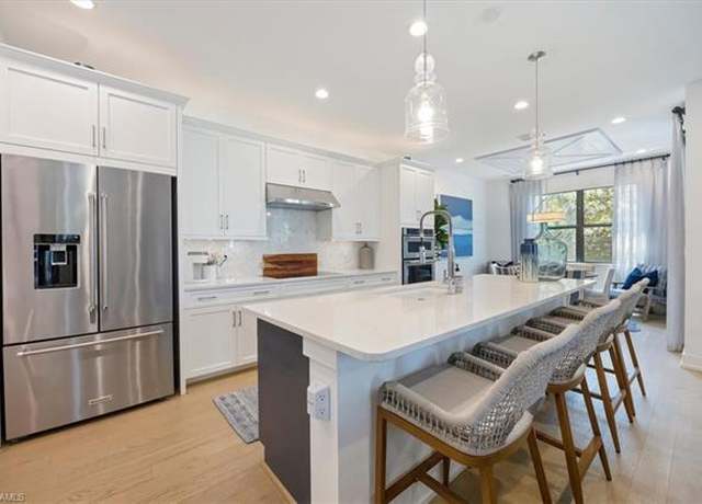 Property at 12940 Pembroke Dr, Naples, FL 34105, 3 beds, 2.5 baths