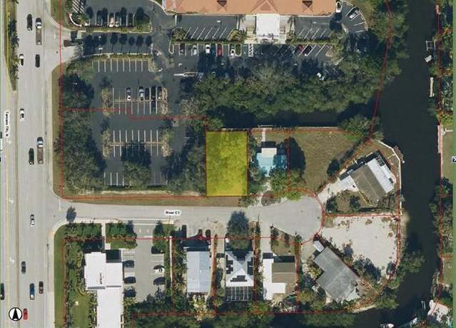 Property at 35 River Ct, Naples, FL 34110