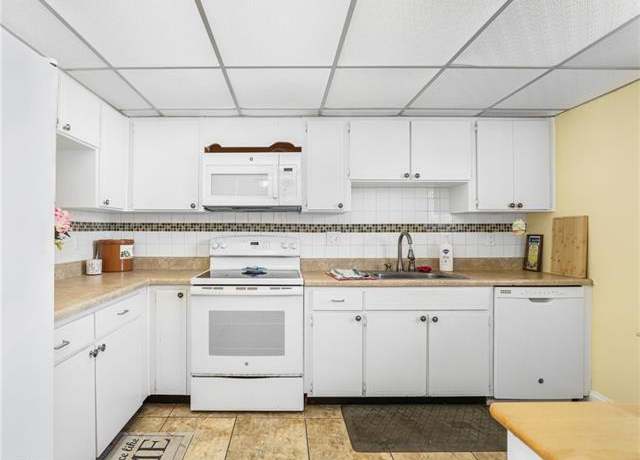 Property at 1510 Memoli Ln #2, Fort Myers, FL 33919, 2 beds, 2 baths