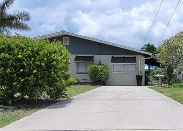 Property at 9 Pelican St W, Naples, FL 34113, 4 beds, 3 baths