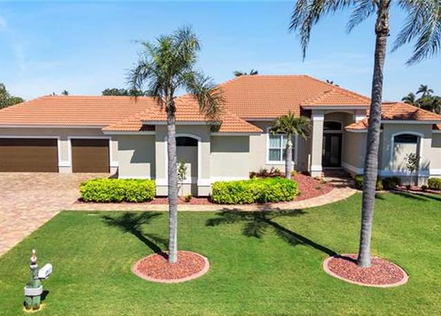 Property at 5265 Tamiami Ct, Cape Coral, FL 33904, 4 beds, 3.5 baths