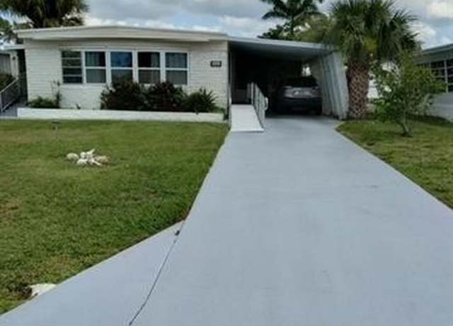 Property at 519 Riviera Blvd E, Naples, FL 34112, 2 beds, 2 baths