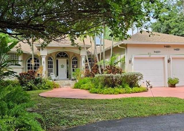 Property at 3241 25th Ave SW, Naples, FL 34117, 4 beds, 3 baths