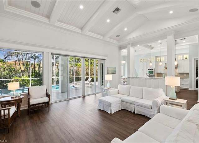 Property at 3747 Fountainhead Ln, Naples, FL 34103, 4 beds, 3.5 baths