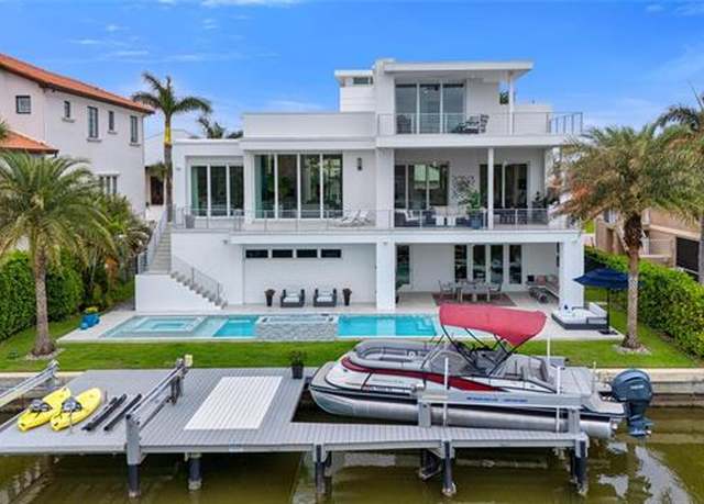 Property at 432 Bayside Ave, Naples, FL 34108, 4 beds, 4.5 baths