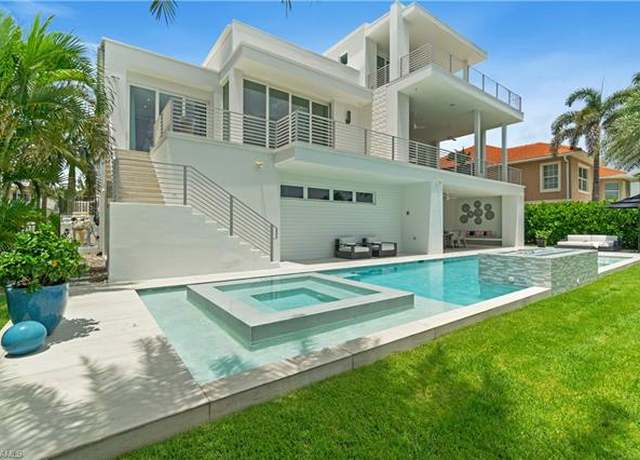 Property at 432 Bayside Ave, Naples, FL 34108, 4 beds, 4.5 baths
