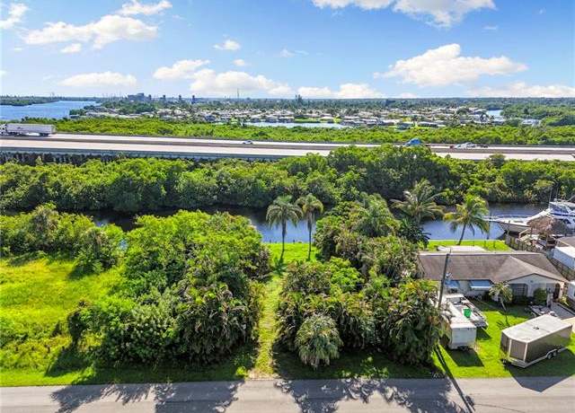 Property at 103 Schneider Dr, Fort Myers, FL 33905