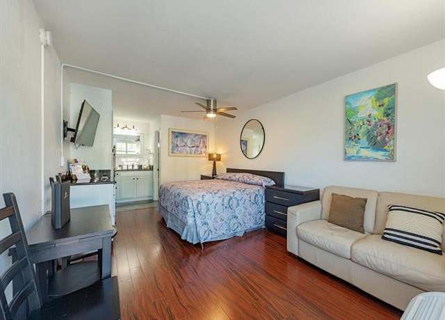 Property at 2555 Tamiami Trl N #109, Naples, FL 34103, 1 bath