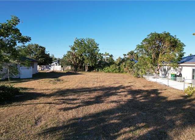 Property at 715 98th Ave N, Naples, FL 34108