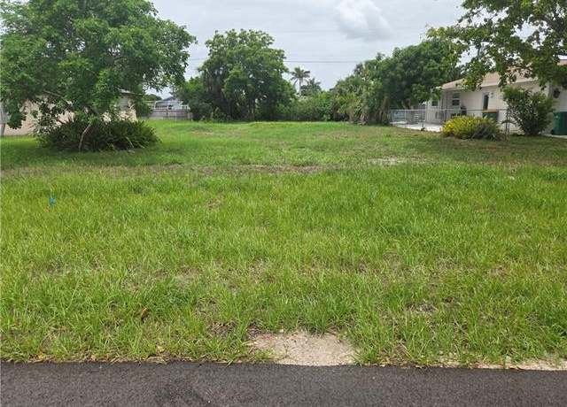 Property at 715 98th Ave N, Naples, FL 34108