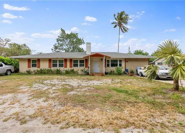 Property at 3586 Croton Rd, Naples, FL 34104, 5 beds, 3 baths
