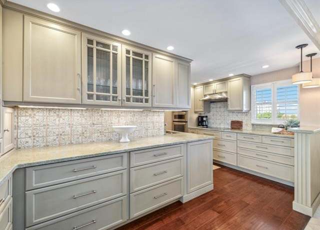 Property at 300 Park Shore Dr Unit 5A, Naples, FL 34103, 3 beds, 2 baths