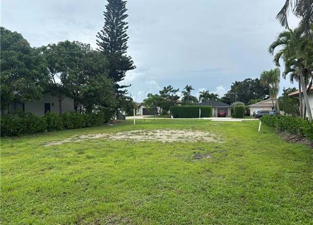 Property at 614 109th Ave N, Naples, FL 34108