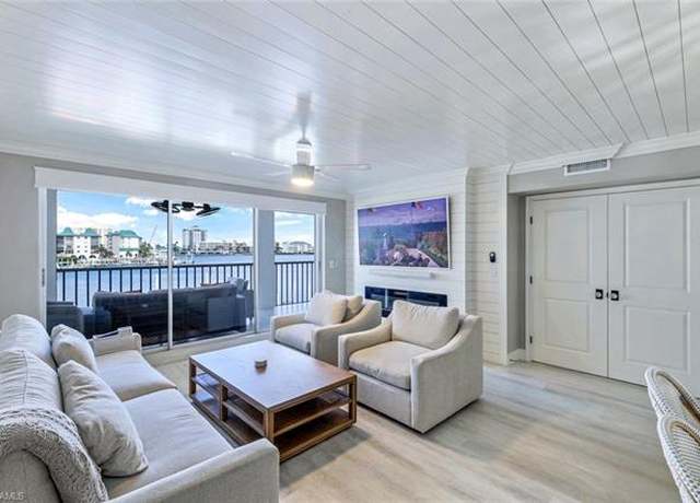 Property at 9103 Vanderbilt Dr #2, Naples, FL 34108, 3 beds, 2 baths