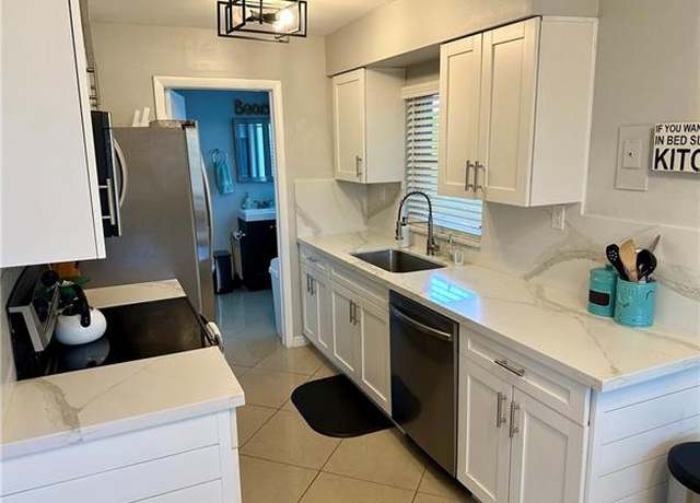 Property at 744 96th Ave N, Naples, FL 34108, 2 beds, 1.5 baths
