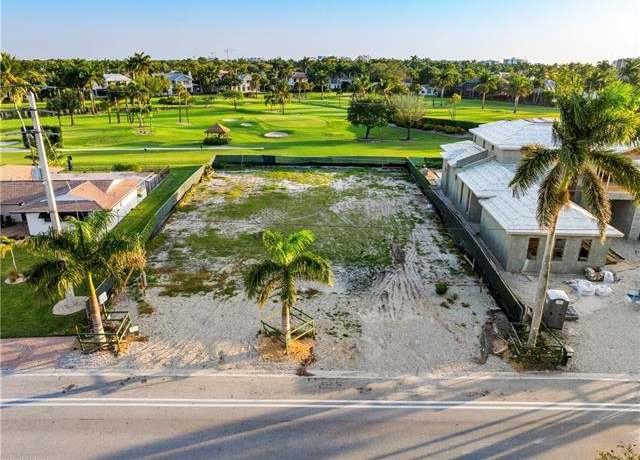 Property at 580 Harbour Dr, Naples, FL 34103