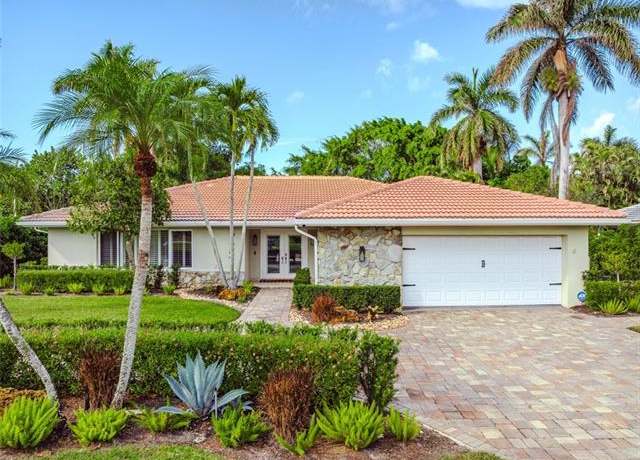 Property at 725 Old Trail Dr, Naples, FL 34103, 3 beds, 2 baths