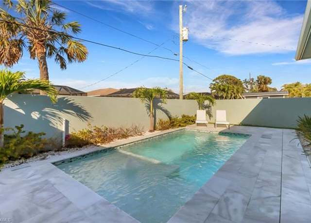 Property at 609 107th Ave N, Naples, FL 34108, 3 beds, 2.5 baths