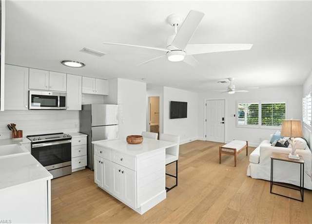 Property at 1324 Highlands Dr, Naples, FL 34103, 2 beds, 2 baths