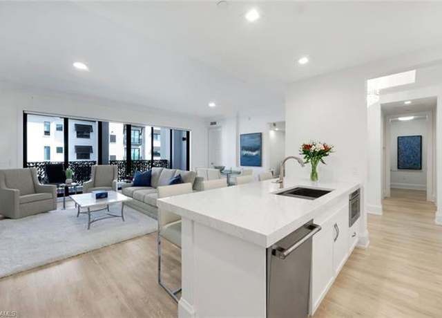 Property at 1030 3rd Ave S #419, Naples, FL 34102, 2 beds, 2.5 baths