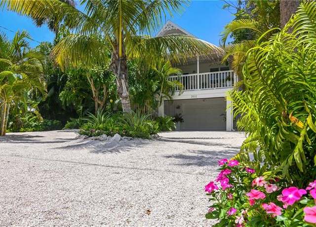 Property at 2832 Weeks Ave, Naples, FL 34112, 4 beds, 3 baths