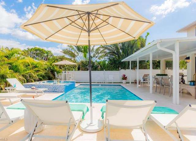 Property at 10082 Vanderbilt Dr, Naples, FL 34108, 5 beds, 4.5 baths