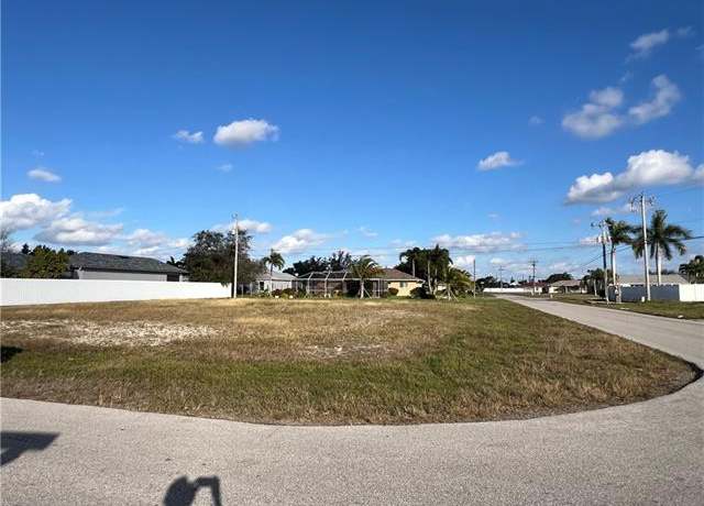 Property at 1817 SE 8th Ave, Cape Coral, FL 33990