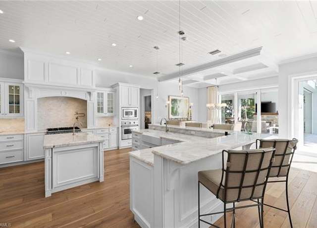 Property at 2550 Windward Way, Naples, FL 34103, 4 beds, 6.5 baths
