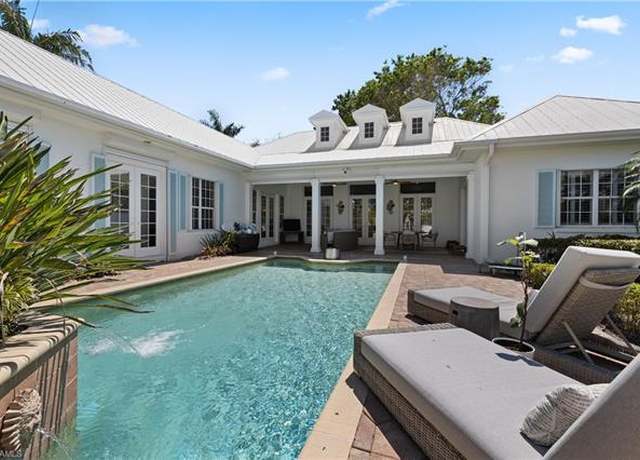 Property at 505 Harbour Dr, Naples, FL 34103, 4 beds, 4.5 baths