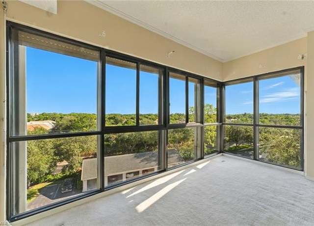 Property at 900 Arbor Lake Dr Unit 9-501, Naples, FL 34110, 2 beds, 2.5 baths