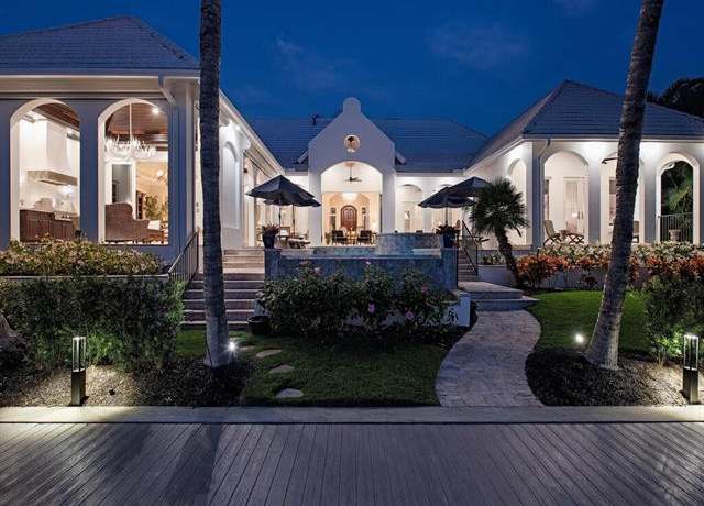 Property at 1750 4th St S, Naples, FL 34102, 4 beds, 5.5 baths
