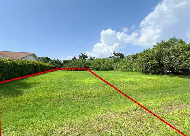 Property at 553 100th Ave N, Naples, FL 34108
