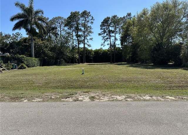 Property at 734 Pine Cone Ln, Naples, FL 34104