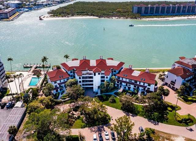 Property at 103 La Peninsula Blvd #103, Naples, FL 34113, 2 beds, 2.5 baths
