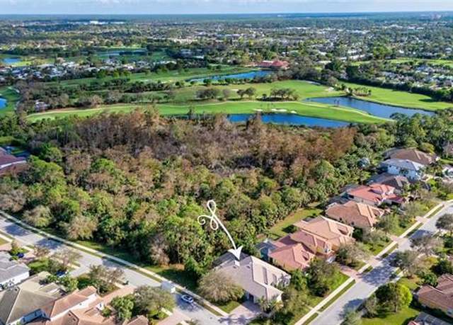 Property at 400 Cypress Way W, Naples, FL 34110, 4 beds, 3.5 baths