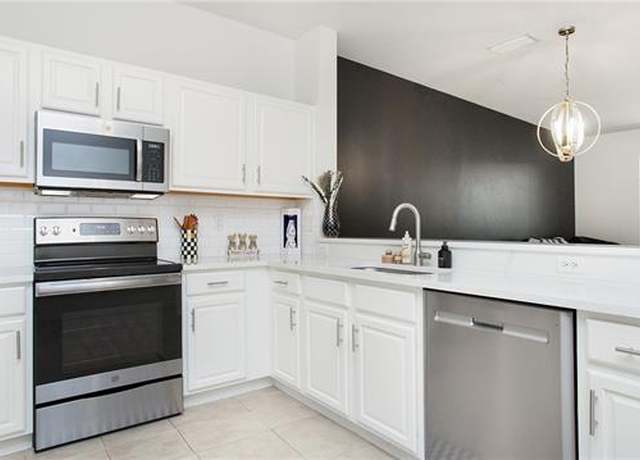 Property at 16242 Ravina Way #85, Naples, FL 34110, 3 beds, 2.5 baths