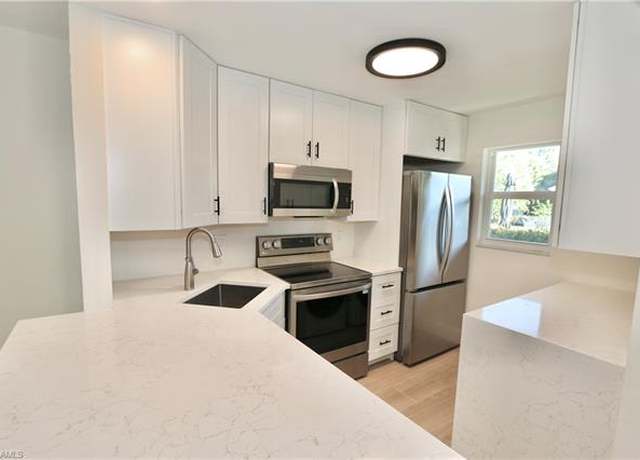 Property at 268 Banyan Blvd #268, Naples, FL 34102, 2 beds, 2 baths