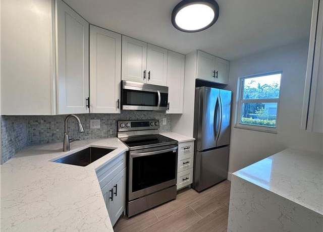 Property at 268 Banyan Blvd #268, Naples, FL 34102, 2 beds, 2 baths