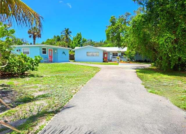Property at 1260 26th Ave N, Naples, FL 34103, 4 beds, 2 baths