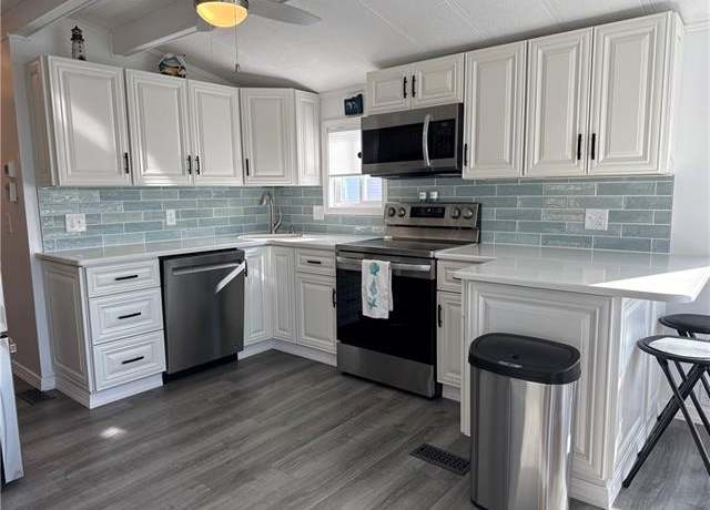 Property at 11541 Cardiff Dr, Fort Myers, FL 33908, 1 bed, 2 baths